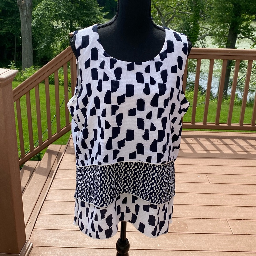 Michael Tyler tiered tunic top. Size Large. Perfect for leggings.